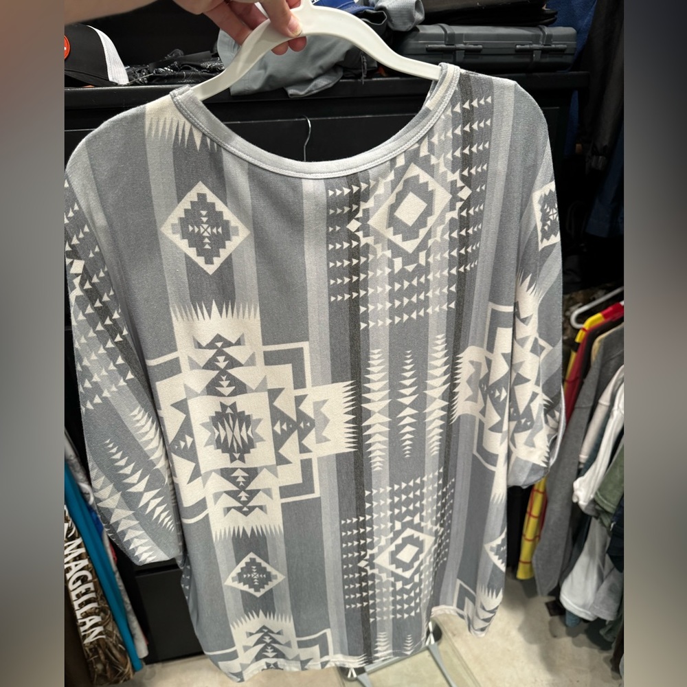 L Gray Aztec Top - Picture 2 of 5